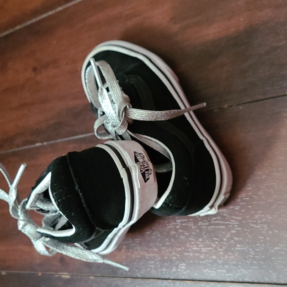 Vans - Picture 4 of 4